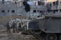 Tentara Israel Mendekati Jantung Gaza