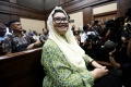 Terlibat Korupsi Alkes, Siti Fadilah Divonis 4 Tahun Penjara