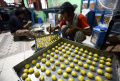 tingginya-bahan-pokok-omset-kue-lebaran-menurun_20220412_171823.jpg