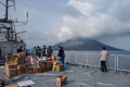 tni-al-evakuasi-warga-pulau-tagulandang-dengan-kapal-perang_20240501_193047.jpg
