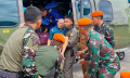 TNI AU Evakuasi Warga Korban Banjir dan Tanah Longsor Latimojong