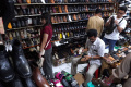 toko-sepatu-cibaduyut-sepi-pengunjung_20240525_205639.jpg