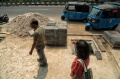 tumpukan-material-di-kawasan-pedestrian-matraman_20231107_212940.jpg