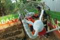 ubah-limbah-botol-plastik-jadi-hiasan_20240430_164815.jpg