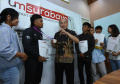 um-surabaya-apresiasi-peraih-perak-panjat-tebing-di-asian-games_20231019_222556.jpg