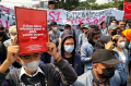 unjuk-rasa-mahasiswa-di-bandung-tolak-penundaan-pemilu-2024_20220411_184803.jpg
