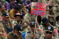 Unjuk Rasa Perangkat Desa di Depan Gedung DPR RI
