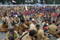 unjuk-rasa-perangkat-desa-di-depan-gedung-dpr-ri_20230125_182556.jpg