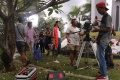 velove-kaligis-dan-dolken-syuting-film-hujan-bulan-juni_20170523_112039.jpg