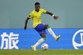 vinicius-junior-mengkontrol-bola_20221128_235903.jpg
