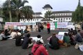 Walhi Jabar Gelar Aksi Hari Lingkungan Hidup Sedunia di Depan Gedung Sate