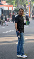 walikota-surabaya-eri-cahyadi-ngecat-trotoar-jalan-raya-darmo_20240512_110914.jpg