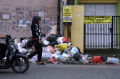 warga-buang-sampah-sembarangan-di-jalan-sayuran-bandung_20240426_193337.jpg