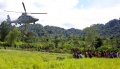 warga-desa-kopeang-yang-terisolasi-menerima-sembako-tni-al_20210126_233939.jpg