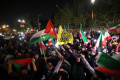 Warga Iran Rayakan Serangan Balasan Garda Revolusi ke Israel