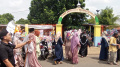 Warga Melakukan Ziarah Kubur