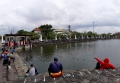 Warga Memancing di Kolam Polder Tawang Warga Memancing di Kolam Polder Tawang