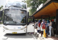 Warga Mengantri Nikmati Bus Wisata TransJakarta Gratis