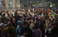 Warga Menikmati Malam Muda Mudi Usai Pencabutan PPKM