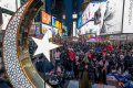 warga-muslim-as-khusyuk-salat-tarawih-di-times-square_20240311_125703.jpg