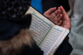 Warga Muslim AS Khusyuk Salat Tarawih di Times Square
