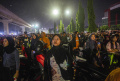 Warga Palembang Rayakan Pergantian Tahun di Jembatan Ampera 