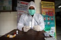 Warga Petamburan Jalani Rapid Test