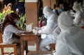 Warga Petamburan Jalani Rapid Test