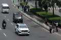 warga-sambut-iring-irigan-paus-fransiskus-di-jakarta_20240903_133711.jpg