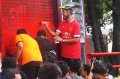 Warga Semarang Bersihkan Fasilitas Umum