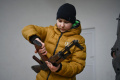 warga-sipil-ukraina-berlatih-menggunakan-bom-molotov-dan-ak-47_20220319_053924.jpg