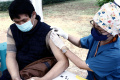 warga-suntik-booster-covid-19-di-sentra-vaksinasi_20220803_162907.jpg