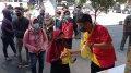 Warga Tangerang Antri Untuk Membeli Minyak Goreng