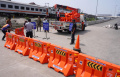 Warga Tutup Akses ke Flyover Ciroyom