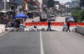 Warga Tutup Akses ke Flyover Ciroyom