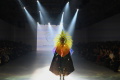 Warna-warni Uniknya Busana Rancangan Rinaldy Yunardi di JFW 2023