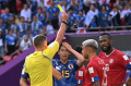 Wasit Berikan Kartu Kuning pada Francisco Calvo