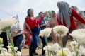 yang-penting-joget-masyarakat-ci-jengkol-sambut-hut-kemerdekaan_20230831_120847.jpg