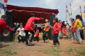 yang-penting-joget-masyarakat-ci-jengkol-sambut-hut-kemerdekaan_20230831_130129.jpg