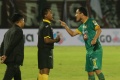 Yu Yhunkoo Pemain Sriwijaya Memprotes Wasit 