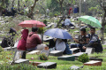 ziarah-kubur-jelang-puasa_20230318_232047.jpg