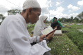 ziarah-kubur-jelang-ramadan_20240304_190826.jpg