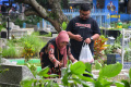 ziarah-makam-warga-kota-malang-jelang-ramadan_20240311_135224.jpg