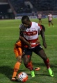 Zulvin Zamrun Tahan Laju Greg Nwokolo