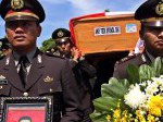 20110509HER02_PEMAKAMAN_KORBAN_MERPATI1.jpg20110509HER01_PEMAKAMAN_KORBAN_MERPATI1.jpg20110509HER03_PEMAKAMAN_KORBAN_MERPATI1.jpg