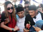 luna_maya_nangis3.jpgluna_maya_nangis_1.jpgluna_maya_nangis_2.jpgluna_maya_nangis4.jpg