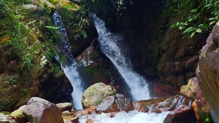 Curug Kembar di Kampung Cibeureum, Desa Cibadak, Kecamatan Sukamakmur, Kabupaten Bogor, Jawa Barat.