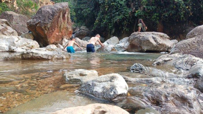 Curug Leuwi Hejo di Sukamakmur, Bogor, Jawa Barat.