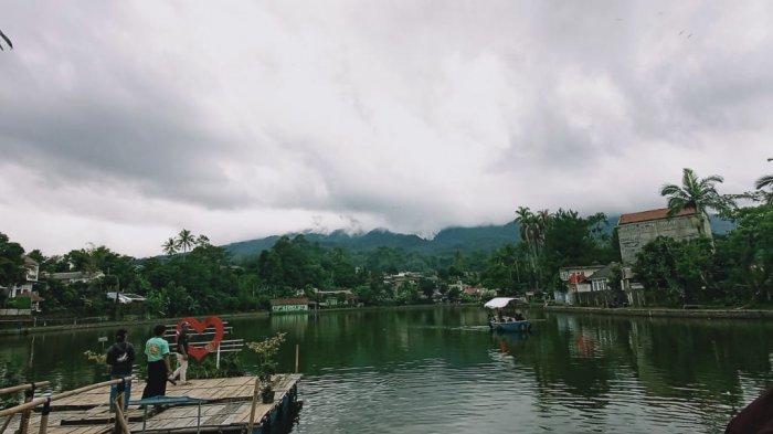 Setu Tamansari, tempat wisata alam di wilayah Desa Tamansari, Kecamatan Tamansari, Kabupaten Bogor, Jawa Barat.