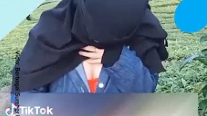 Viral seorang wanita bercadar melakukan hal tak senonoh di kebuh teh Ciwidey, Bandung.